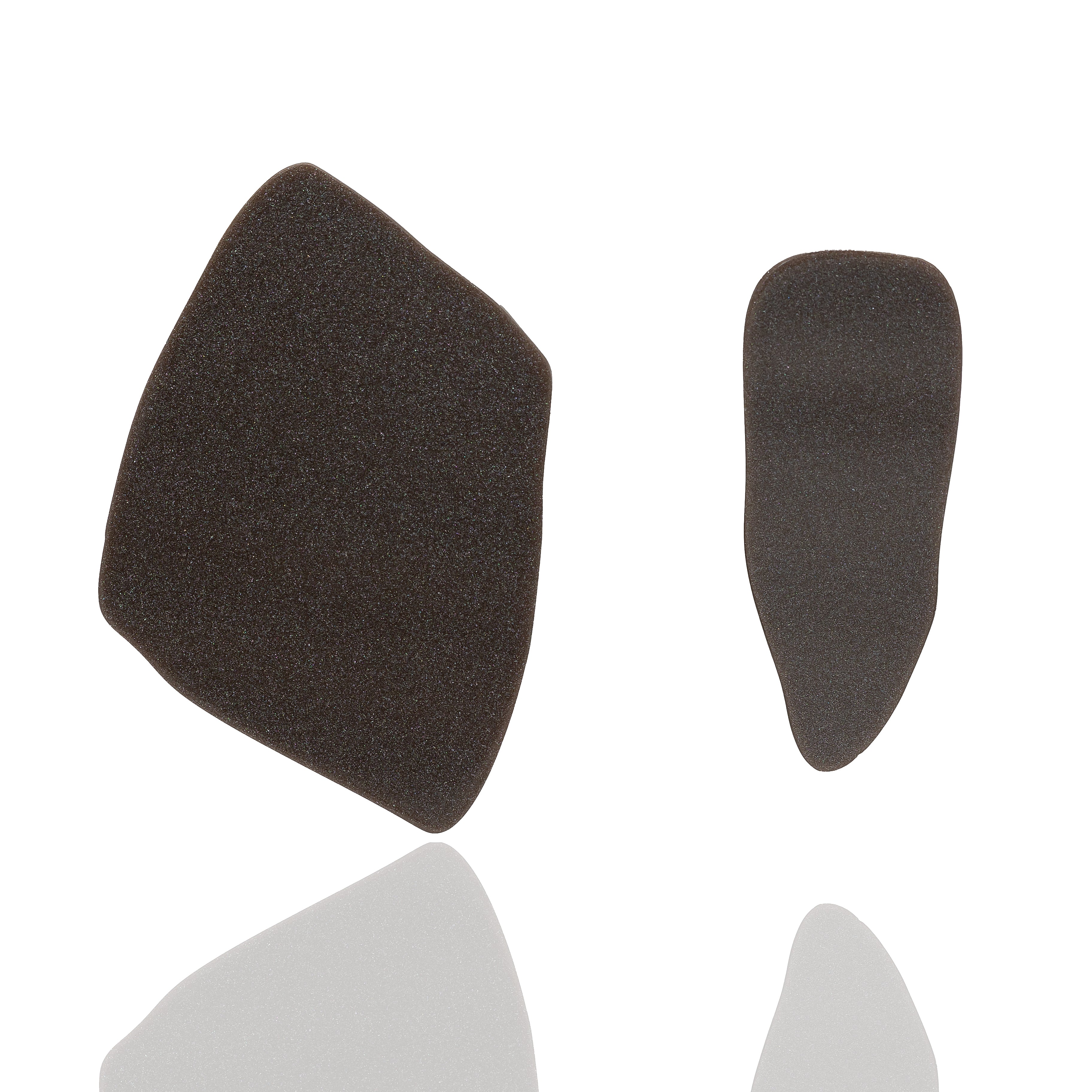  Asymmetric acrylic stud earrings in graphite gray. Lightweight, hypoallergenic, and handmade — modern sculptural design for everyday statement.


