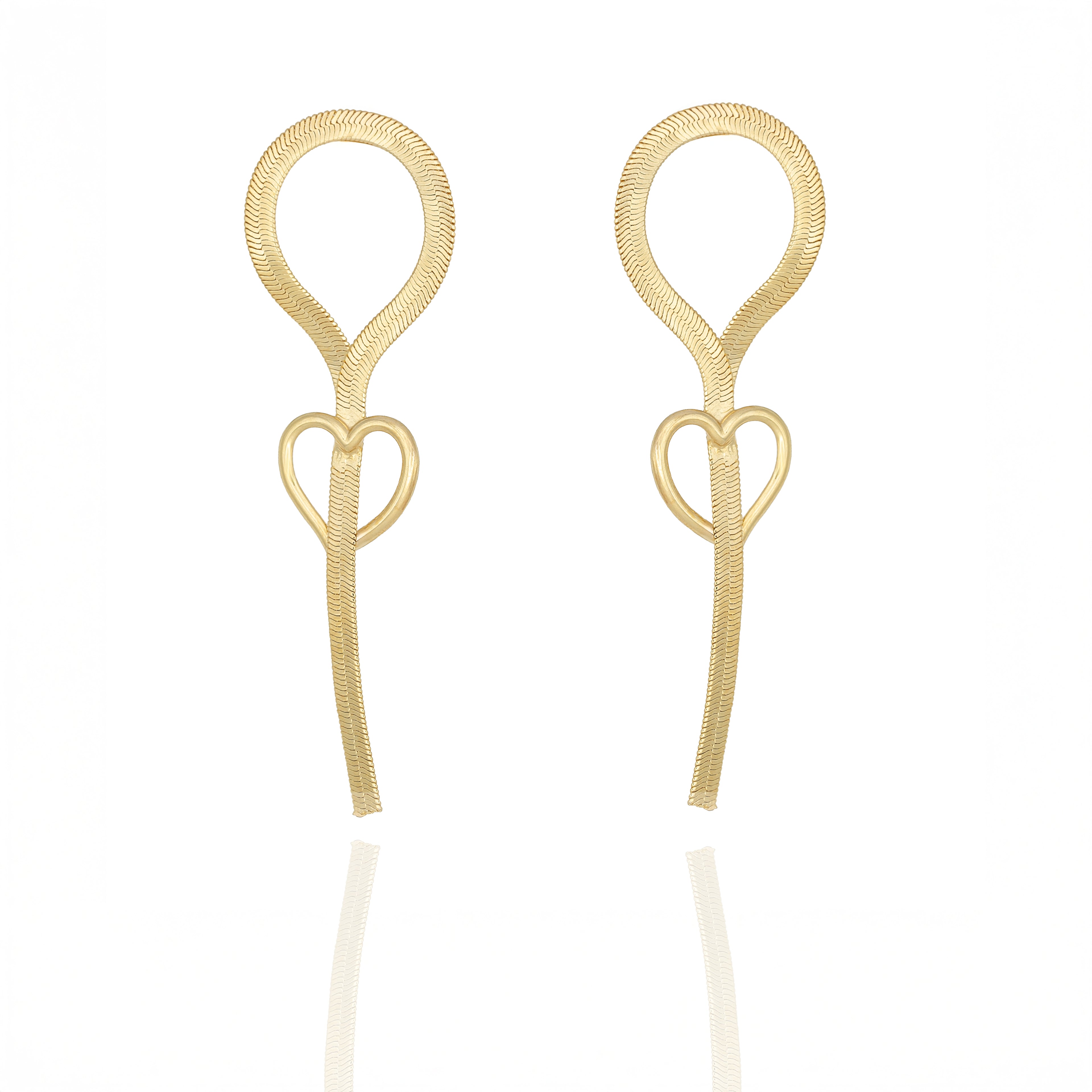 Elongated gold earrings with linear heart design. Lightweight, sculptural, and hypoallergenic — expressive modern romanticism by Dramma®.
