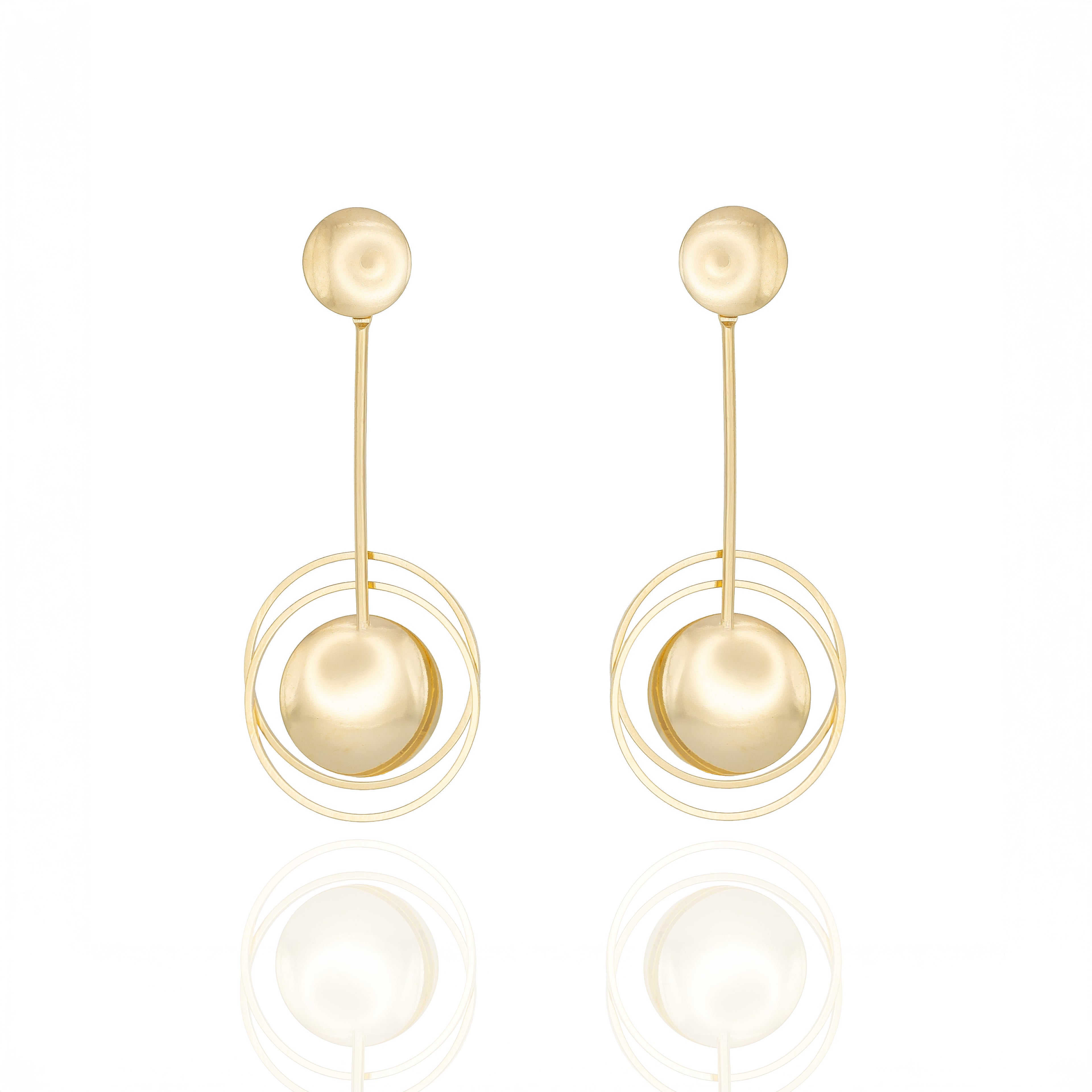 Gold dangle earrings with floating sphere and geometric balance. Lightweight, sculptural, and hypoallergenic — modern elegance by Dramma®.