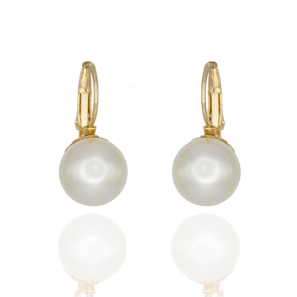 Minimalist gold leverback earrings with a glossy pearl drop. Elegant, lightweight, hypoallergenic. A classic reimagined for the modern wearer by DrammaⓇ.