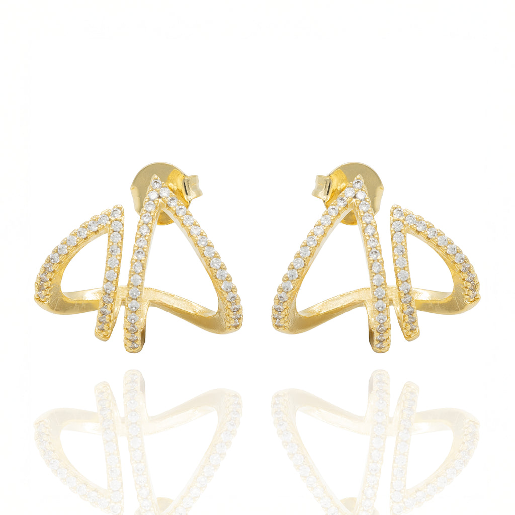  Stellar Angle earrings: sculptural asymmetry, crystal shine, and graphic attitude in a lightweight gold silhouette. Designed for bold style by DrammaⓇ.