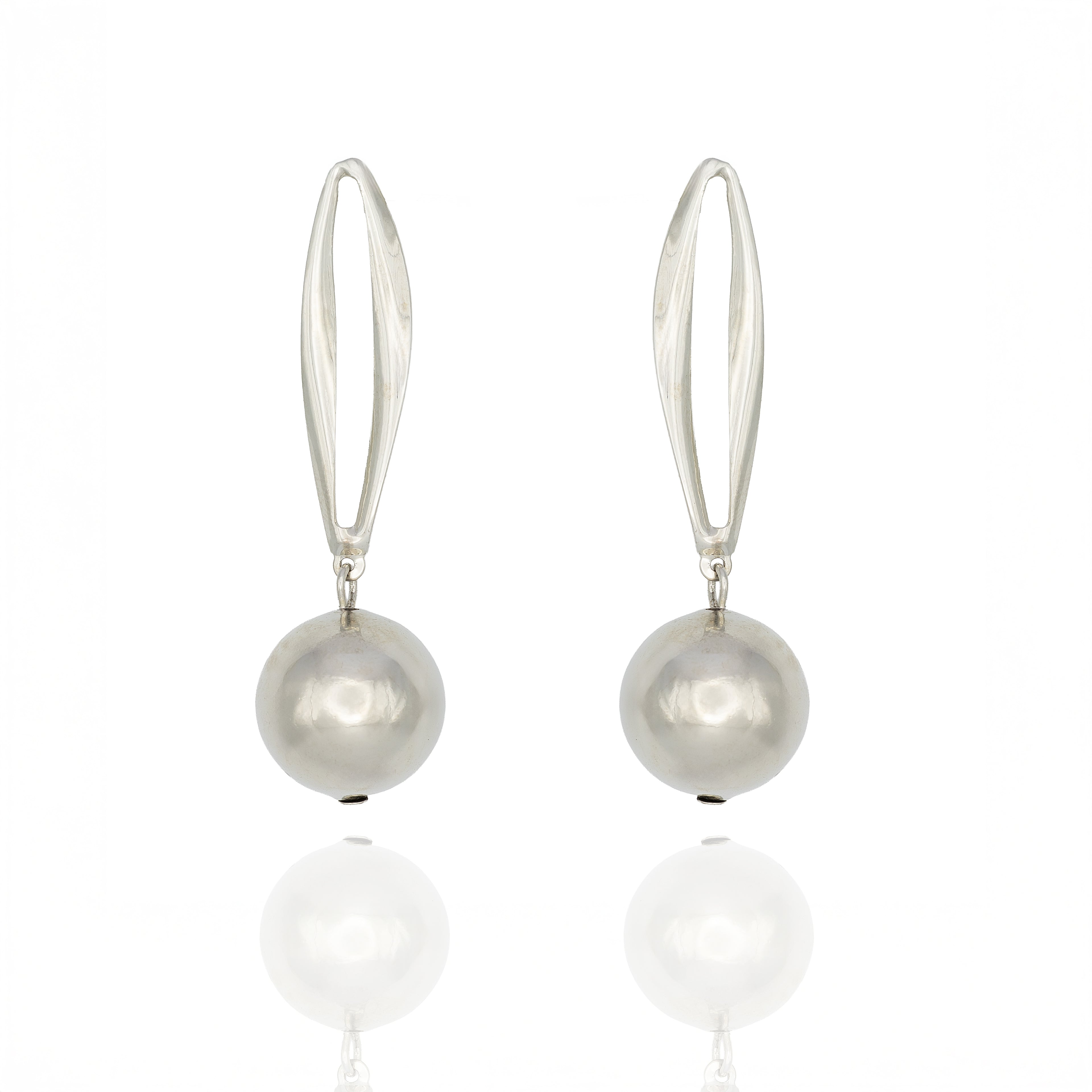 Silver dangle earrings with suspended orb design. Lightweight, sculptural, and hypoallergenic — minimalist elegance by Dramma®.
