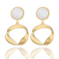 Gold sculptural loop earrings with fluid geometry. Lightweight, modern, and hypoallergenic — quiet everyday elegance by Dramma®